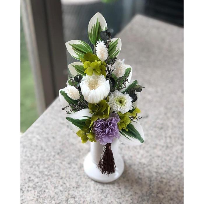 【ふるさと納税】静謐な心を届けるお供え花 プリザーブドフラワー・静花（クリアケース入り）　ホワイト×グリーン×パープル