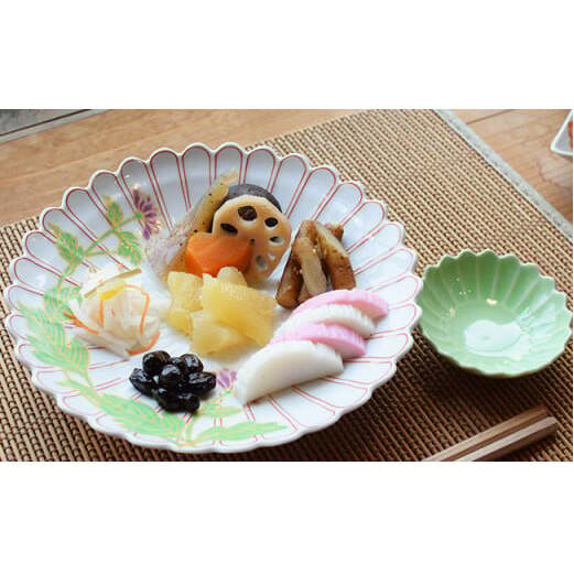 花添え菊盛り皿と若緑色小皿セット お正月などハレの日も活躍！ 有田焼 幸楽窯 A20-350_イメージ4