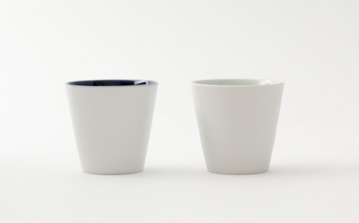 
有田焼 ARITA PORCELAIN LAB 内青白磁外刷毛&内墨ルリ須外刷毛・ペアロックカップ
