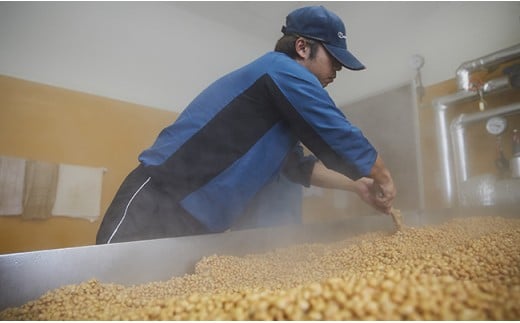 原料は、大豆、米、塩のみで添加物は一切使いません