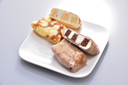 【定期便/6ヶ月】洋菓子工房ケーキ屋Shimizu 季節のクレープ  クレープ アイス もちもち 冷凍 スイーツ ロールケーキ 岩手県 北上市 I0046