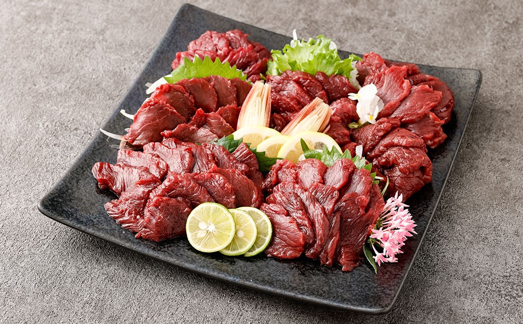 
            【フジチク】 国産馬刺し赤身 計600g（約100g×6個） 馬肉 お肉 生姜・たれ付き
          