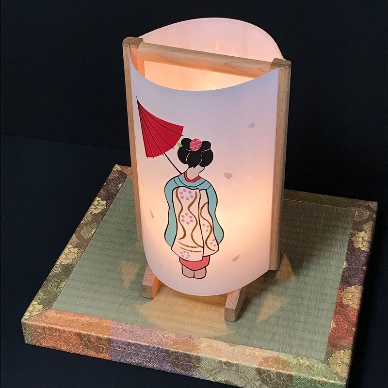 着物生地で作ったおしゃれな行灯（あんどん） 舞妓さんとつるし飾り【朱印 御朱印帳 ご朱印帳 おしゃれ 神社】 030D100