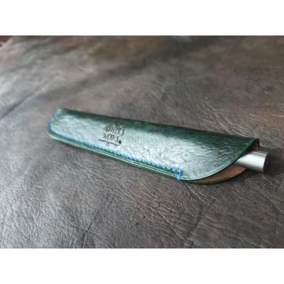 ふるさと納税 土佐清水市 鹿革の一本差し ペンケース【深緑】(ロゴ入り)革小物 革製品 レザー 文房具【R00508】 |  | 01