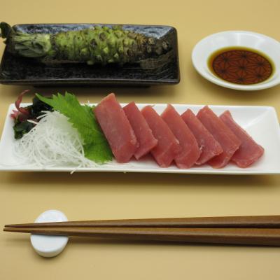 ふるさと納税 三浦市 【色よし味よし鮮度よし】天然メバチ鮪中トロ2P・赤身2Pセット【神奈川県漁連】 |  | 02