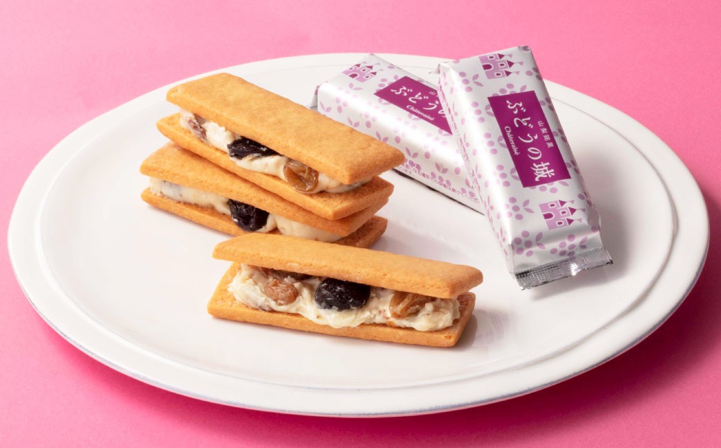 
            【シャトレーゼ】 山梨県限定 レーズンサンド 6個 ゴールデンレーズン フレームシードレスレーズン 洋酒漬けレーズン ホワイトチョコレート バター 
          