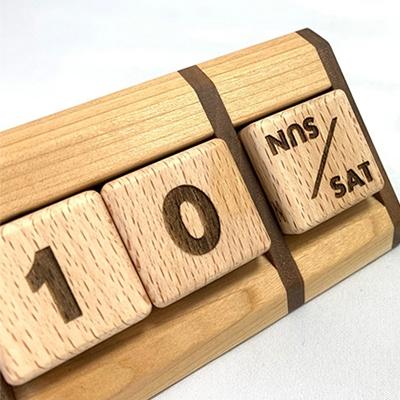 ふるさと納税 赤磐市 bolly木工房　木のサイコロ型万年カレンダー(ビーチ/アルファベット)[NO5765-0433] |  | 02