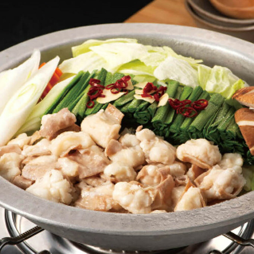 【ふるさと納税】精肉店のもつ鍋セット 国産モツ（300g）・ちゃんぽん麵（200g）・濃縮醤油スープ（100g） モツ鍋 麵類 醬油 しょうゆ 薬味付き 輪切り唐辛子 にんにく 惣菜 冷凍 福岡県産 国産 九州 福岡県 香春町 送料無料