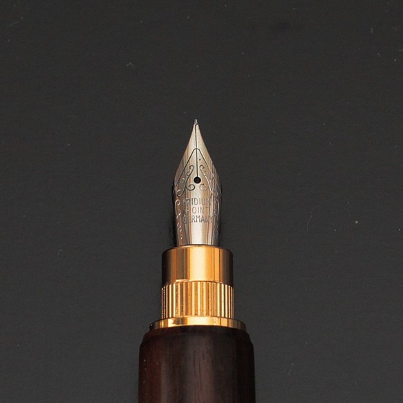 C-37　木製万年筆（黒檀・磁石式キャップ）