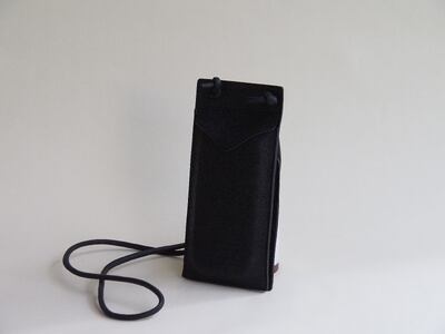 ENVELOPE（革のカシミヤ 郡上市産明宝鹿革スマホショルダーバッグ）ブラック