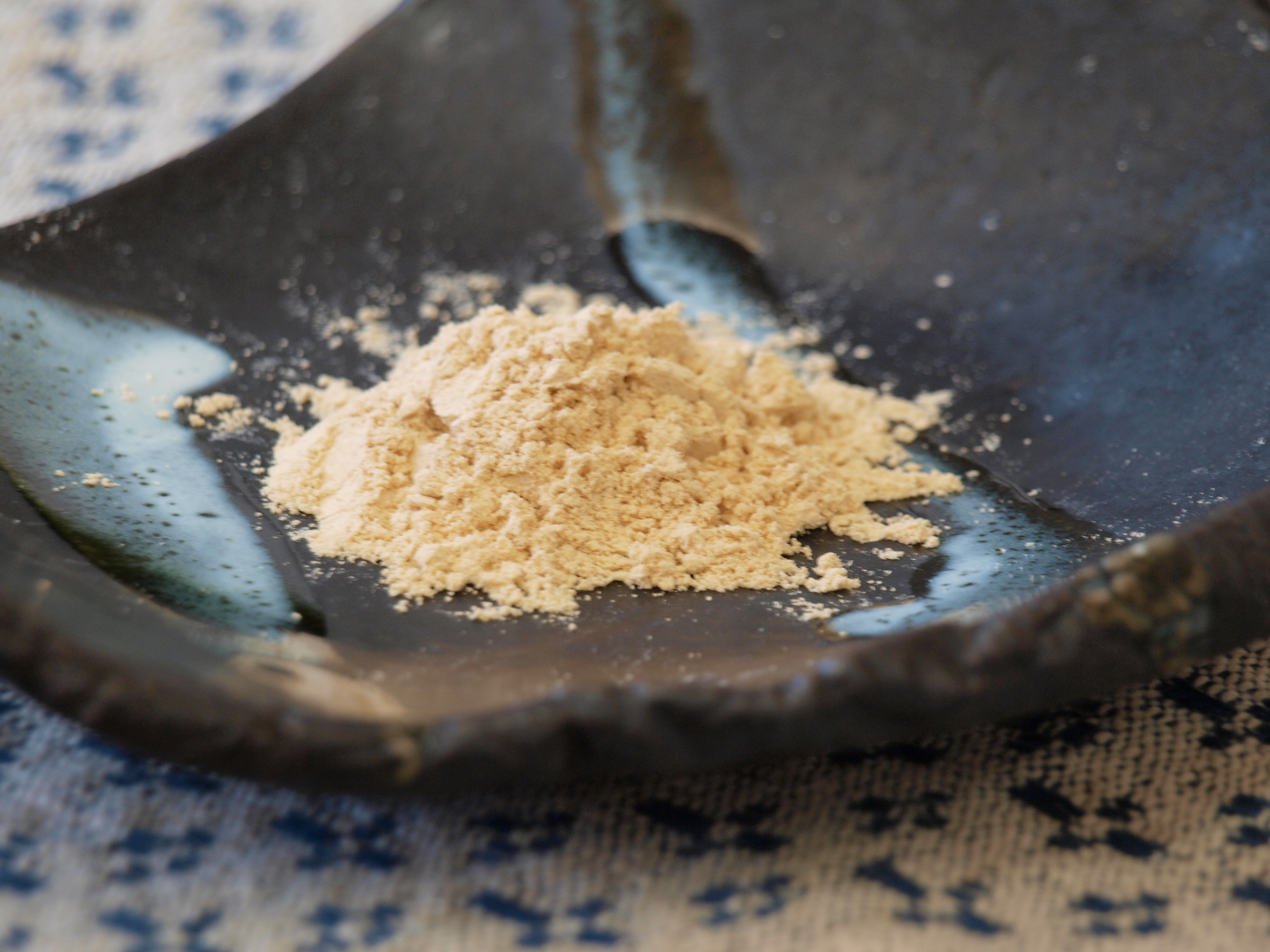 とんばら餅　おすそ分けセット【 丸餅1.8キロ きな粉200グラム 餅 丸餅 贈答用 もち モチ 杵つき お餅 お雑煮 きな粉餅  Ａ-233 】