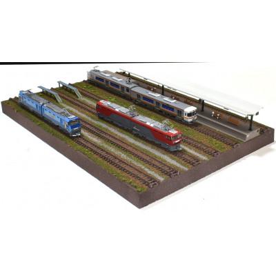 ふるさと納税 南箕輪村 Nゲージ用 鉄道ジオラマ展示台 37x26cm 島式ホームと4線ヤード(洗浄台付き/女子高生付き) |  | 01