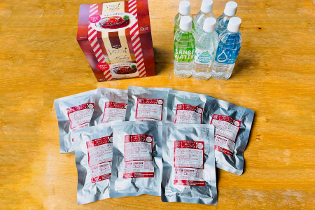 非常食になるおいしいハンバーグと三瓶山の天然水セット【レトルト ハンバーグ 180g 固形量 120g 8個 天然水 500ml 6本 手作り デミグラスソース 水 ペットボトル 長期保存 セット】