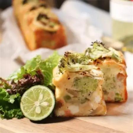 【2本入り】阿南市特産タケノコと季節の野菜のケークサレ＆椎茸のケークサレ　とくしま特選ブランド認定品【配送不可地域：離島】【1514748】