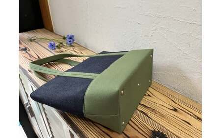 【AKIRAオリジナル】 中型レディストートバッグ ショルダータイプ 濃紺デニム×カーキ （軽量 軽い 日本製 キャンバス 帆布 横型 肩掛け 通勤 通学 大容量 上質 カジュアル オシャレ レディー