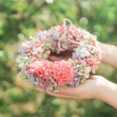 ふるさと納税 山梨県 プリザーブドフラワーのカーネーションリース　モーヴピンク |  | 02