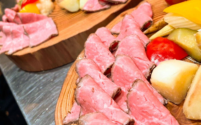 【全3回定期便】熊本県産あか牛ローストビーフ 約200g / 菊陽町 あかうし 熊本県 肉 にく niku ブランド 旨み【有限会社　三協畜産】 [BHAS054]