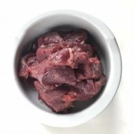 【毎月定期便】三河のジビエ　ペットフード　成犬用「カット肉」(1才～7才対象)全3回【配送不可地域：離島】【4083825】