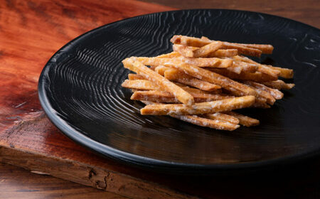 芋けんぴ 土佐天日塩 1袋（約150g） / 芋けんぴ 芋ケンピ 芋 けんぴ ケンピ 塩 塩けんぴ 塩ケンピ おやつ さつまいも さつま芋 和菓子 芋スイーツ 高知県 高知 【西川屋老舗】[ATHS0