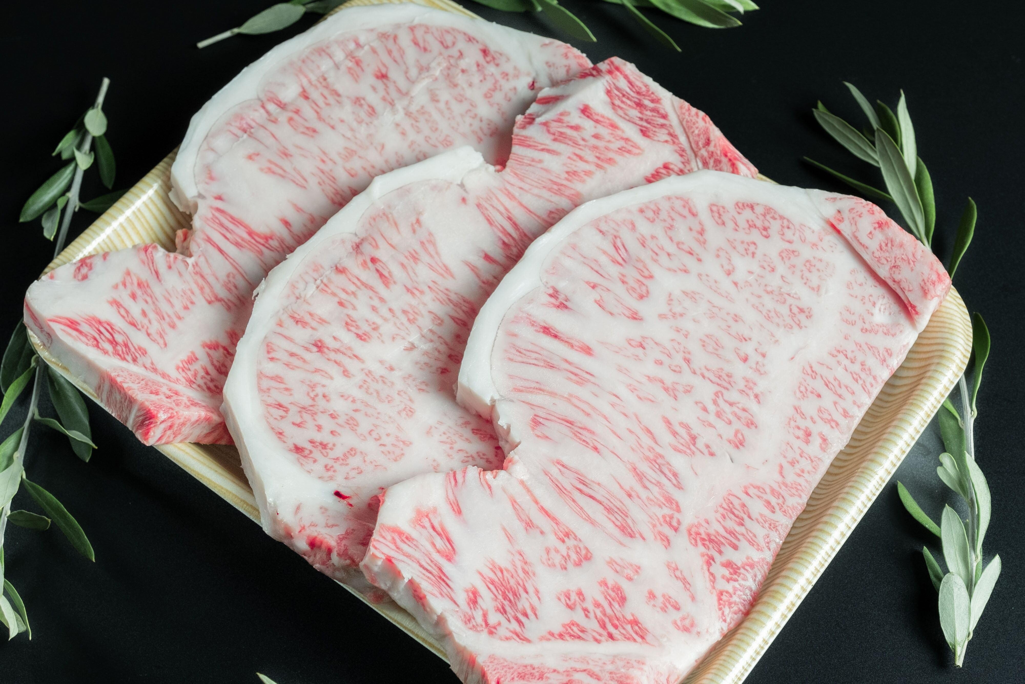 
            オリーブ牛ロースステーキ250g3枚入り
          