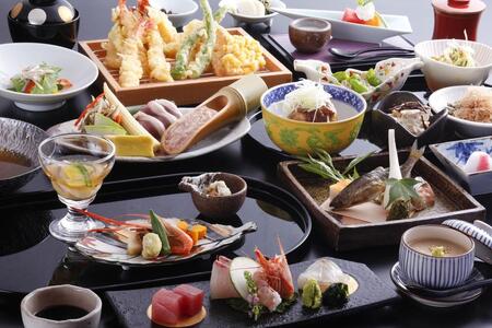 【京都 嵐山温泉 花伝抄（共立リゾート）】平休日1泊2食付ペア宿泊券《京町屋ツイン》