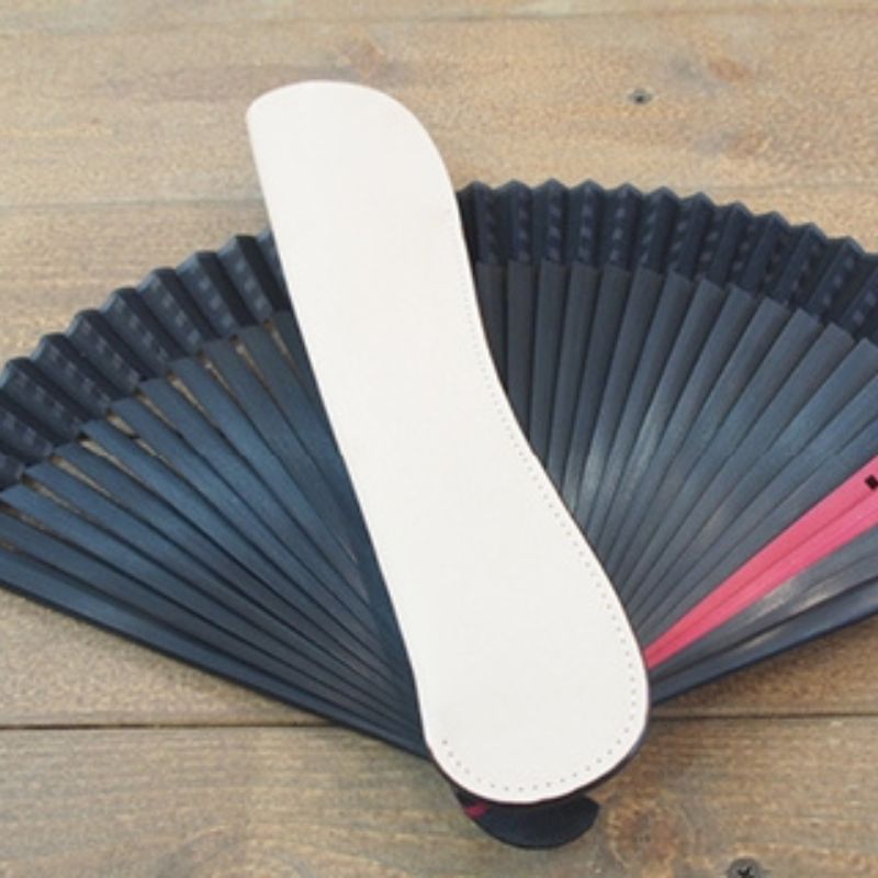 【ふるさと納税】扇子ケース【ココア（こげ茶）】本革でしっかり収納！大事な扇子を守ります！ | 大阪 豊中 大阪府 豊中市 大阪府豊中市 ふるさと 納税 おしゃれ かわいい せんす 扇子 ケース 入れ物 レザー レザーケース 革 本革 支援 支援品 返礼品