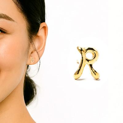 ふるさと納税 岐阜市 ピアス 18金 イニシャル アルファベット 「R」 片耳