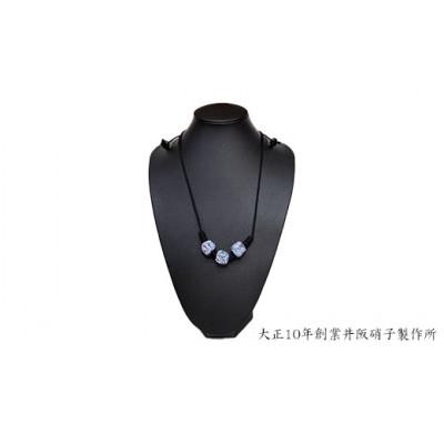 ふるさと納税 和泉市 大正10年創業井阪硝子のトンボ玉ネックレス〈灰色〉【AN135】 |  | 01