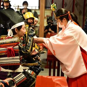 【本格プラン】ほら貝でお出迎え！鎧に着替えて、村上海賊ゆかりの因島最古の神社で鎧武者等祈願体験 （約2時間半のコース） 大人（13歳～）2名