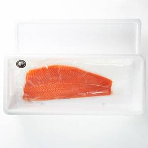 北海道とまりカブトサーモン　トリムE1本(約500g)【配送不可地域：離島】【1669431】