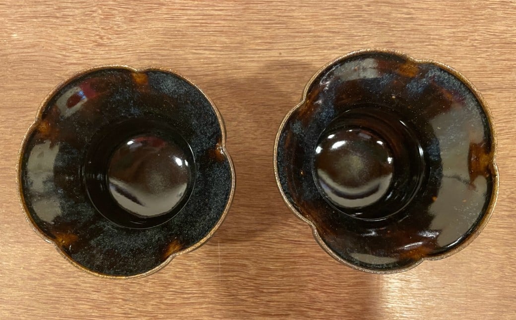 釉薬のかかり具合や色の出方など、ひとつひとつ個性があり、ふたつと同じものはありません。個体差をお楽しみください。