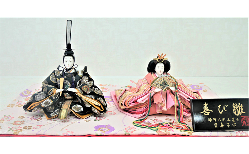 
                  雛人形 京芥子親王「有職桔梗文」オリジナル金襴敷 No.K-202-2
                