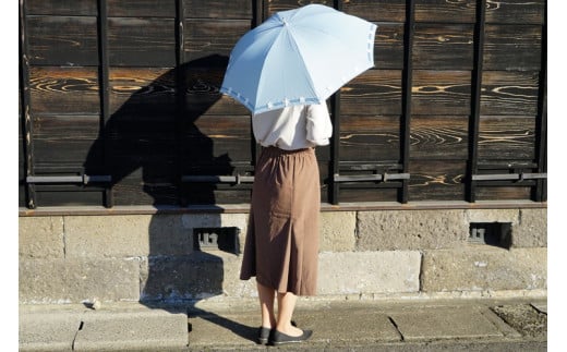 雪華模様の刺繍入り日傘（晴雨兼用・サイズ50ｃｍ・UV加工・麻50％綿50％）カラー：水色 | 日傘 50センチ 晴雨兼用  UV加工 レディース 雪の結晶 ブルー 水色 おしゃれ かわいい スタイリ