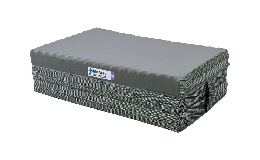 ムアツ マットレス プロ レギュラー シングル 三つ折り 折りたたみ マットレス 約 10cm 敷布団 敷き布団 寝具  シーツ 専用シーツ付 綿 ピンク 昭和西川 体圧分散 通気性 寝返りサポート 