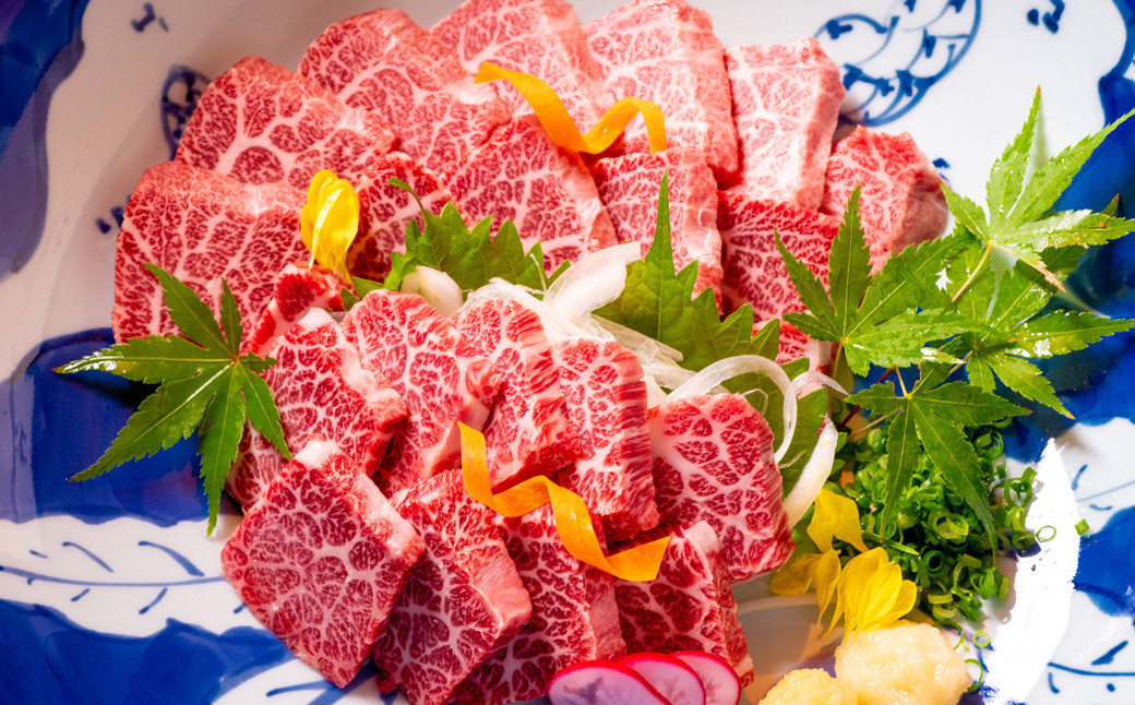 馬肉の頂点「1％の出会い」桜牧場 超霜降り馬刺し三角バラ 食べ比べ用 上赤身付き 250g