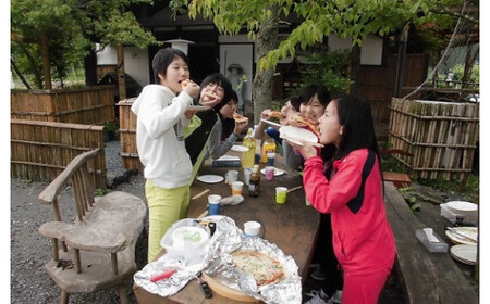 大分県さかもと村ペア１泊２日&ピザ作り体験 大分県 さかもと村 宿泊 体験 ペア 1泊2日 古民家 改修 自家製野菜 自家製 野草 創作料理 シェフ ピザ作り ピザ生地 トッピング ピザ釜 試食 朝食