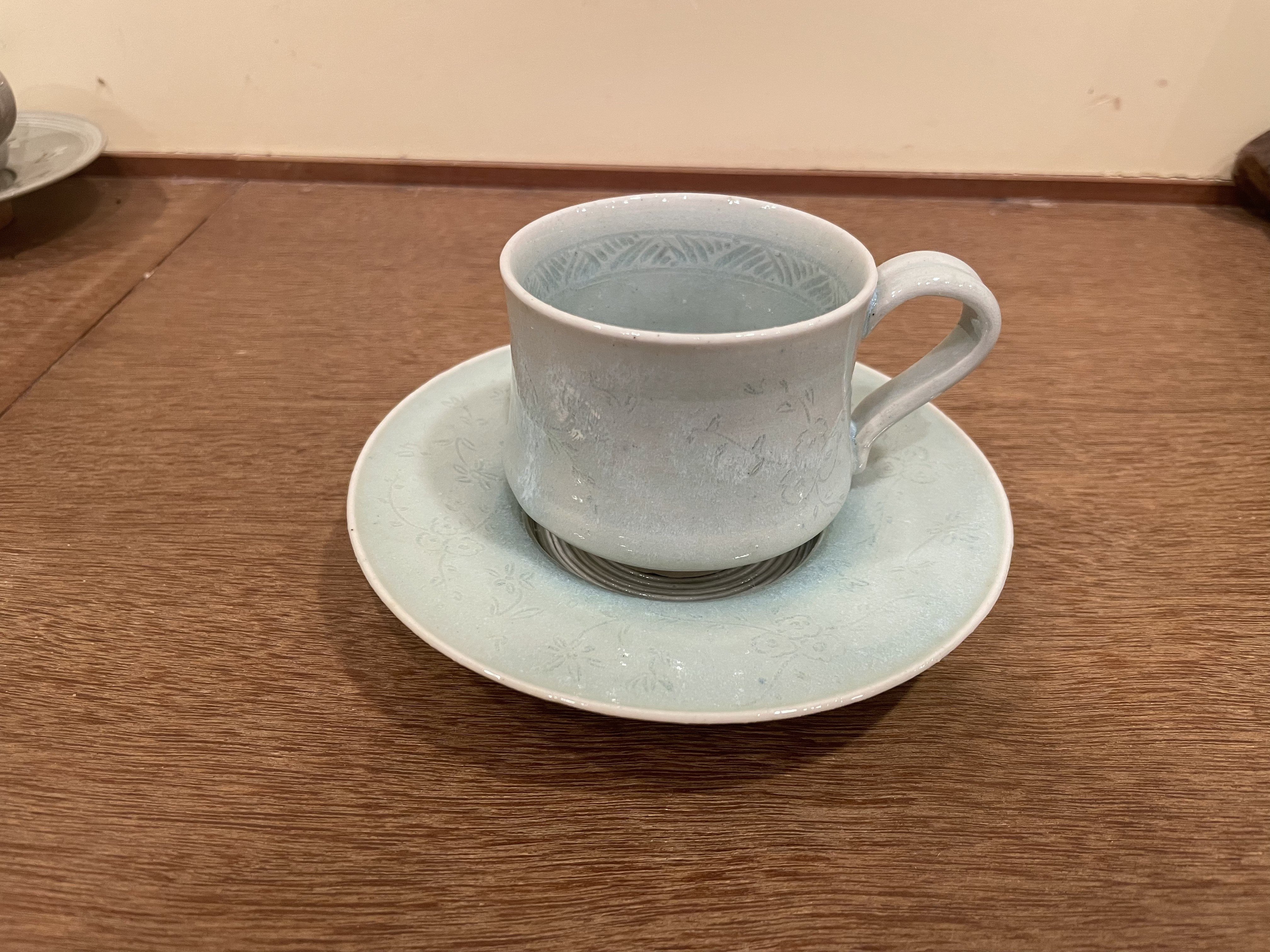 
                  【岡本修一】唐津焼／青白磁花文コーヒーカップ＆ソーサー
                