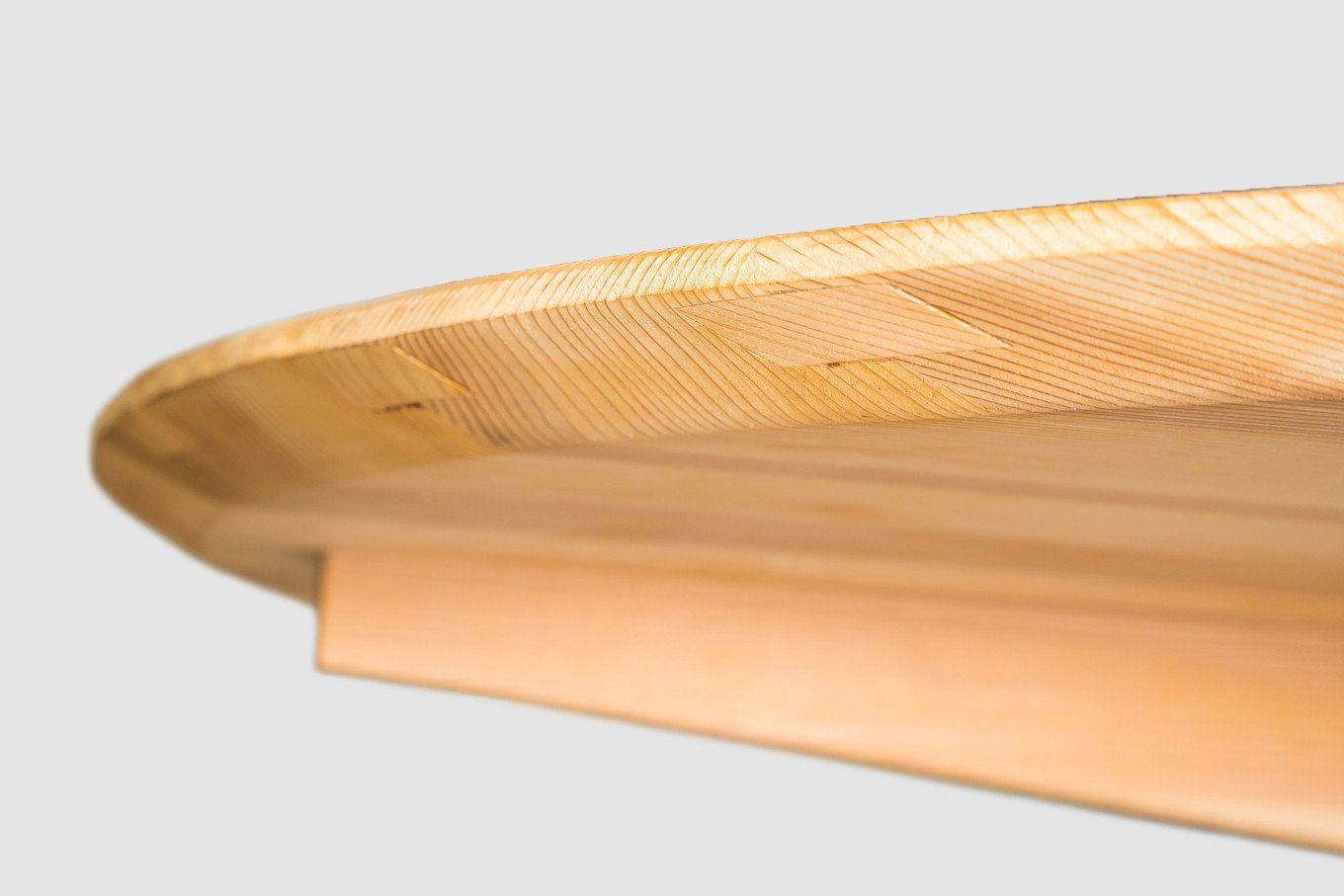 天板も木組で複数枚の尾鷲スギ板を接合しています。