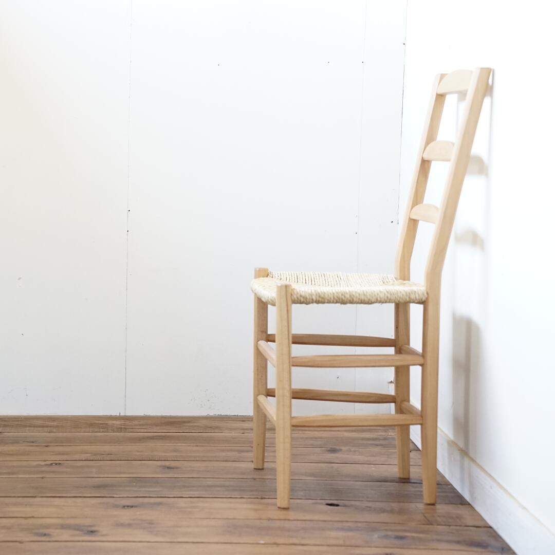 【ふるさと納税】椅子 い草座面の素朴な椅子 手作り 木製 いす イス ウッド ハンドメイド 背もたれあり ＜Ojn Handmade Hut＞