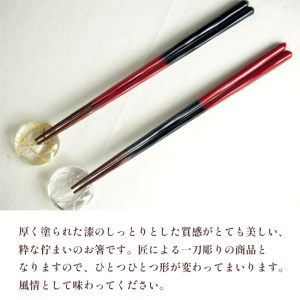 夫婦箸 黒紅梅 一刀彫 夫婦セット（箸置付・ギフト）