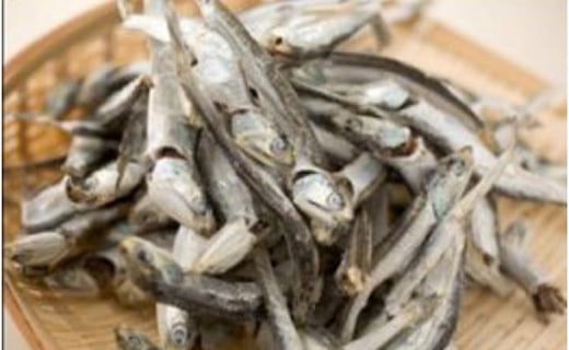 
「煮干し（いりこ）」800g化粧箱入り　淡路島産の天日干し、無添加です。
