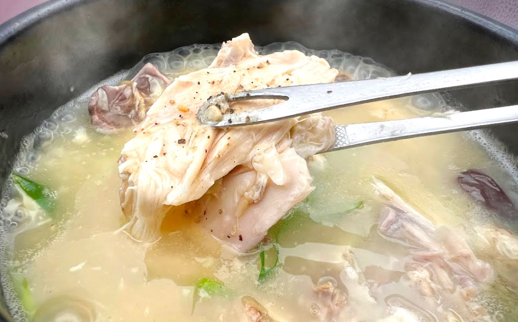 コラーゲンたっぷり！ お肌ツルツル 参鶏湯 ( サムゲタン )