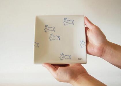 【波佐見焼】判子 角皿 うさぎ 【西海陶器】5 43468