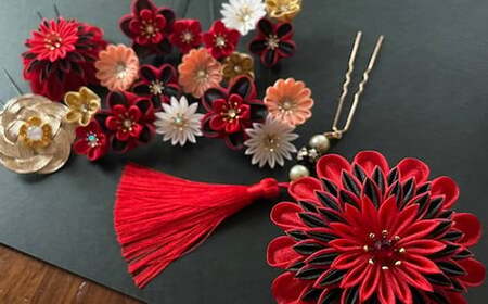 M553 【つまみ細工の髪飾り 唐紅】つまみ細工 髪飾り 絹100％ 成人式 七五三 結婚式 花 水引 絹 寿 唐紅 花 Uピン式 ヘアアクセサリー フラワー レッド 振袖向け 卒業式 和装 着物 ア