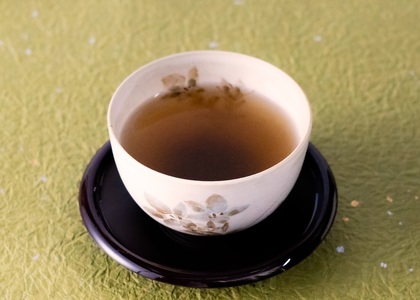 手摘み粉末茶 緑茶 ほうじ茶 セット 1缶(30g)×2種 水でも溶ける 自然仕立て 希少 芳醇な香り まろやかな旨み 香ばしさ 豊かな風味 ホット アイス 急須いらず 手軽 本格的 ティータイム お