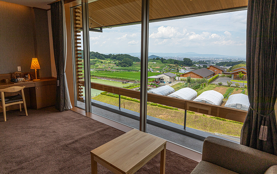 ★眺望ありのお部屋からは、大和平野の景色を一望いただけます。