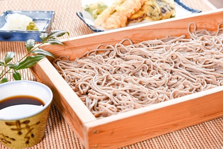 自家製粉 山形の田舎そば「小沢部そば」 64人前（180g×32袋） 大沼製麺所　018-F-ON005