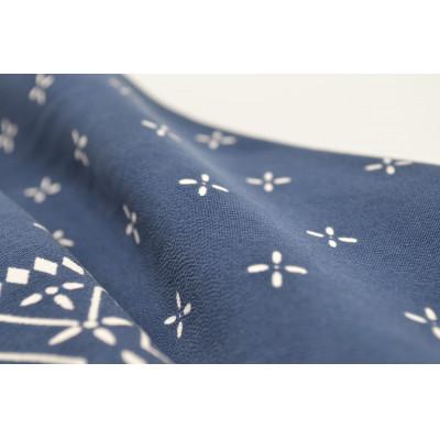 ふるさと納税 長浜市 浜ちりめんシルク100%の洗濯機でも洗えるシルクスカーフ(70×70)Navy-クロス柄 |  | 03