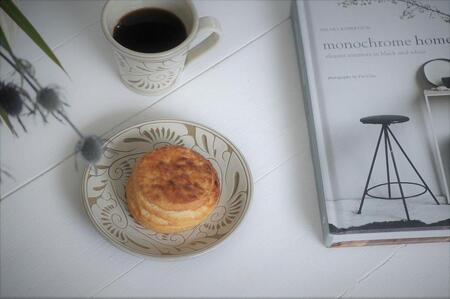 皿 ＜受注生産品＞緑釉唐草白抜線彫 ( 5寸皿 × 1枚 )