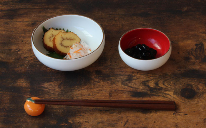 【波佐見焼】【12/21入金分まで年内発送】うつわになる鏡餅（みかんの箸置きセット）紅白箱付き【光春窯】 [XD78]